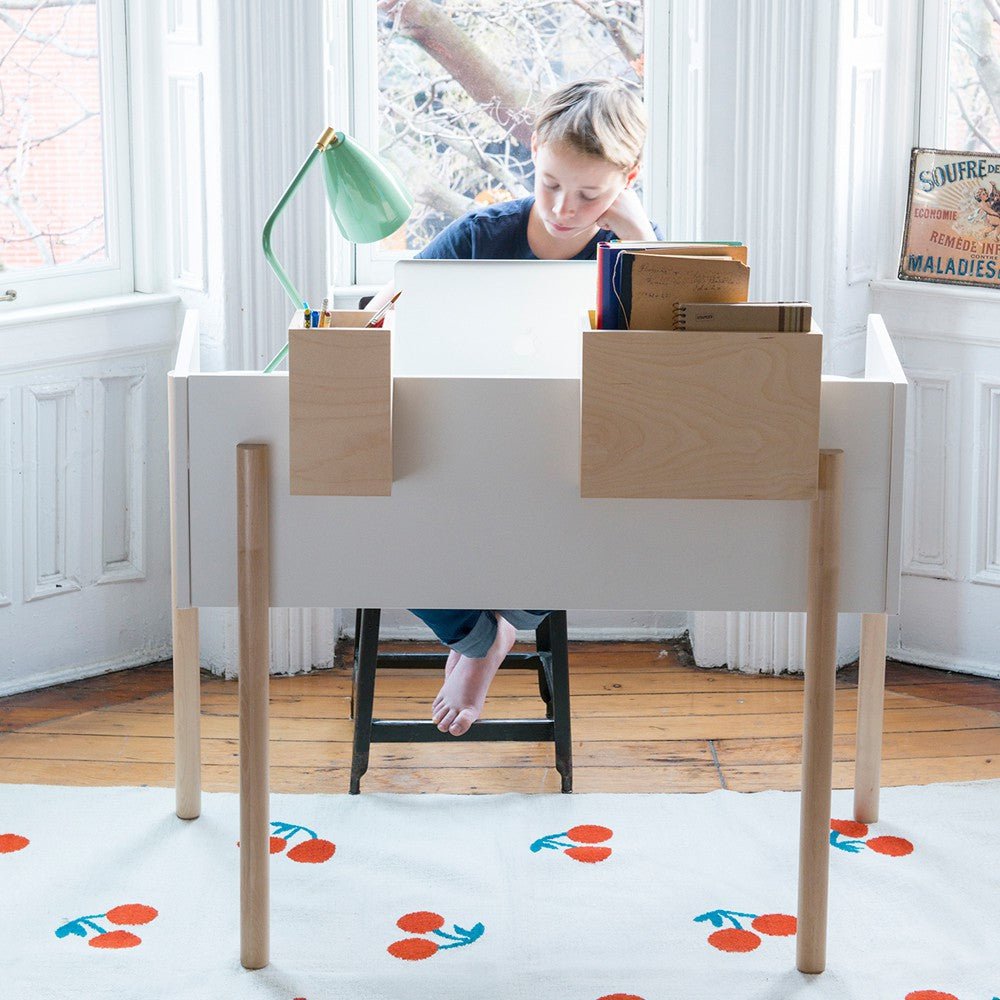 Polohovatelný dětský pracovní stůl OEUF NYC Brooklyn | Stylové doplňky pro děti a ženy | Lavly.cz