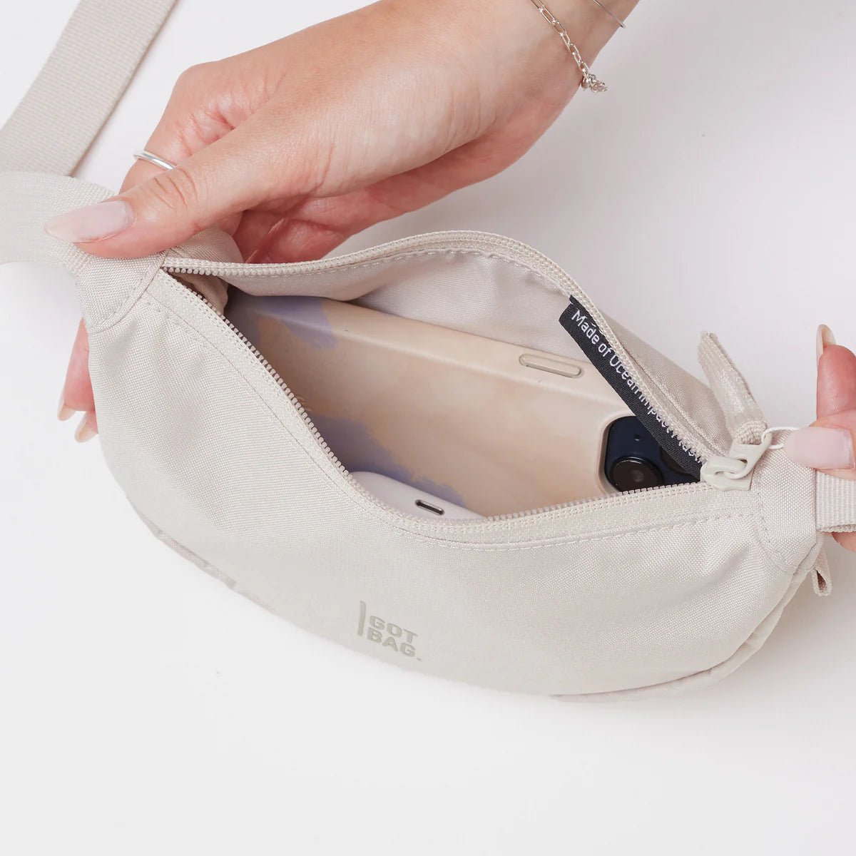 Crossbody ledvinka GOT BAG Moon Mini Soft Shell | Lavly.cz