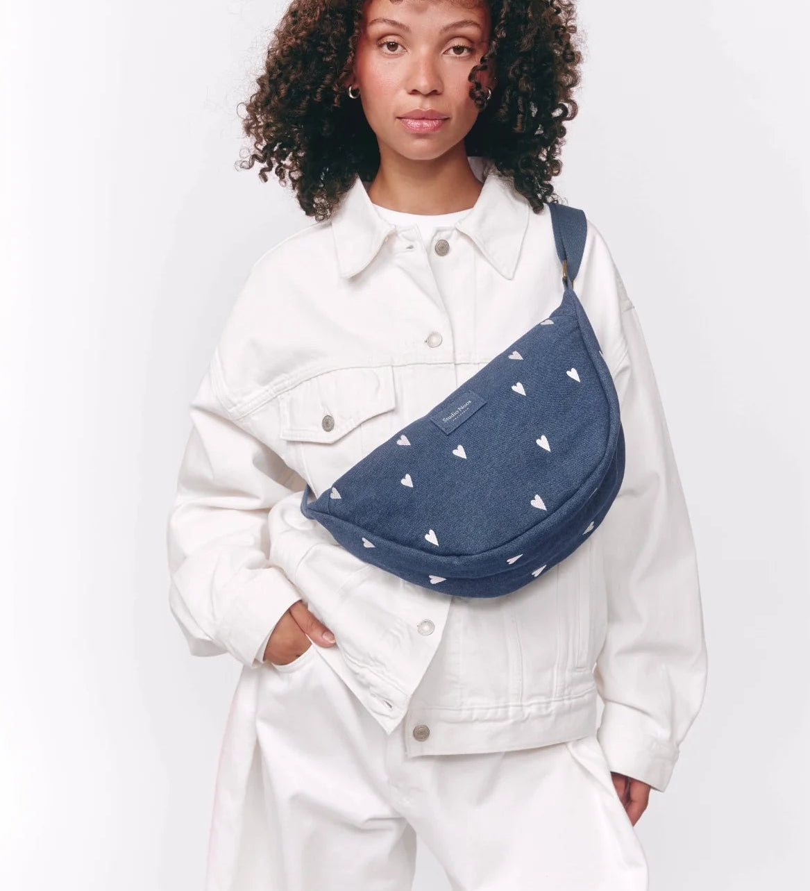 Crossbody ledvinka STUDIO NOOS Dark Blue White Hearts Denim | Lavly.cz