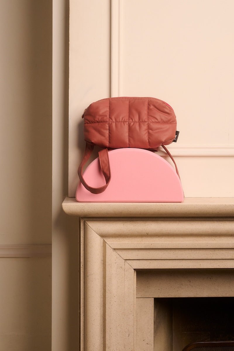 Crossbody ledvinka TINNE+MIA Cilou Red Wood | Lavly.cz