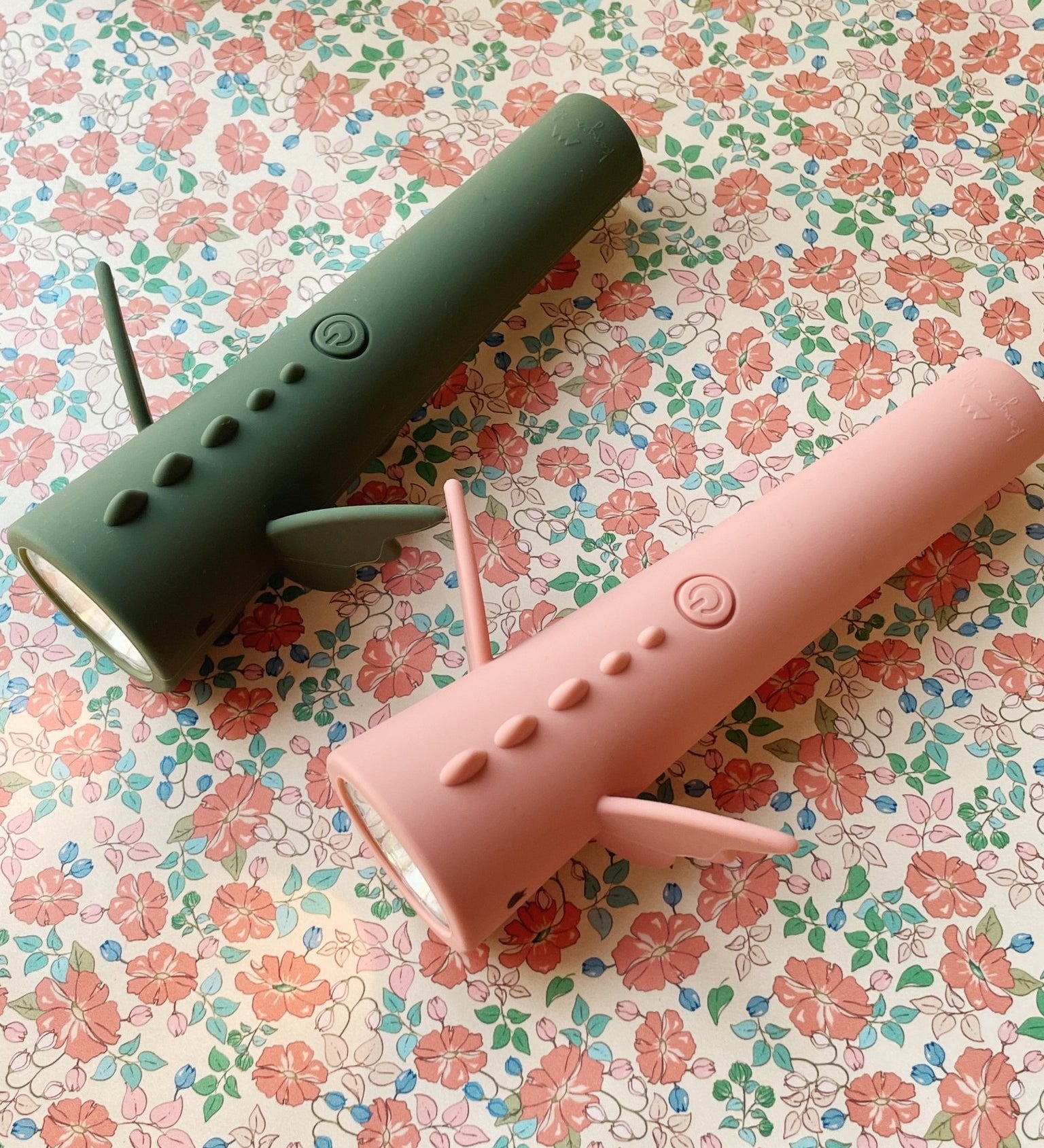 Dětská svítilna KONGES SLOJD Dragon Olivine | Lavly.cz