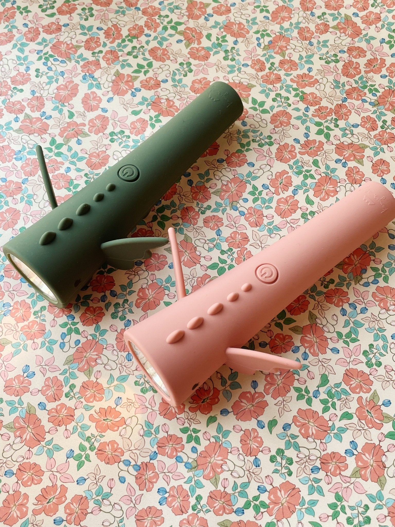 Dětská svítilna KONGES SLOJD Dragon Olivine | Lavly.cz