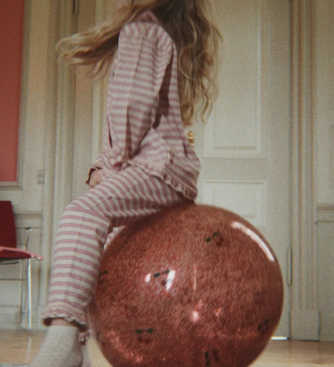 Dětský skákací míč KONGES SLOJD Cherry | Lavly.cz