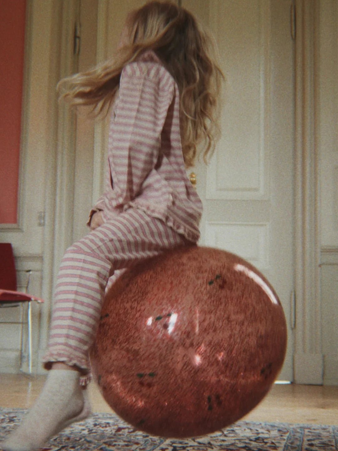 Dětský skákací míč KONGES SLOJD Cherry | Lavly.cz