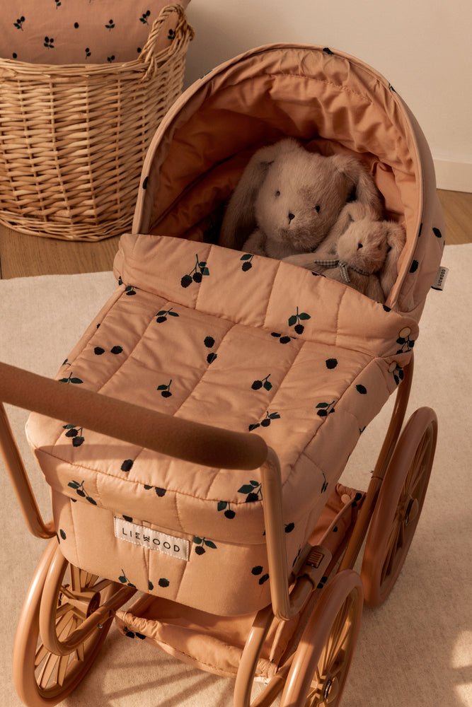 Hluboký kočárek pro panenky LIEWOOD Adaline Berry / Pale Tuscany | Stylové doplňky pro děti a ženy | Lavly.cz