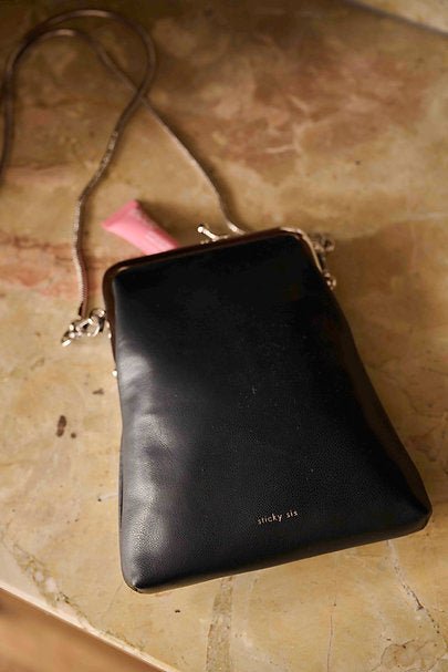 Kabelka na mobil THE STICKY SIS CLUB Chic Black | Lavly.cz