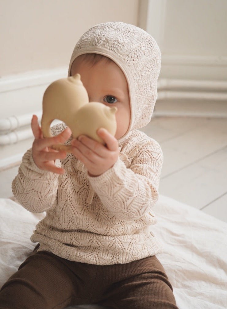 Kaučukové kousátko KONGES SLOJD Babs Creamy White | Stylové doplňky pro děti a ženy | Lavly.cz