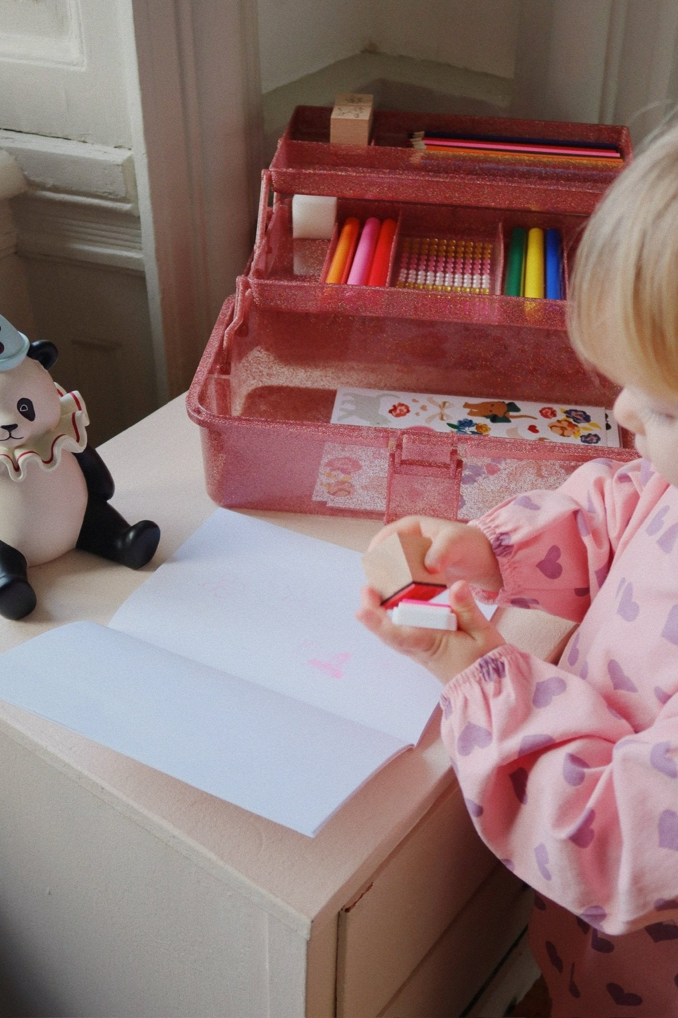 Kreativní kufřík na tvoření – organizér KONGES SLOJD Glitter Rose | Stylové doplňky pro děti a ženy | Lavly.cz