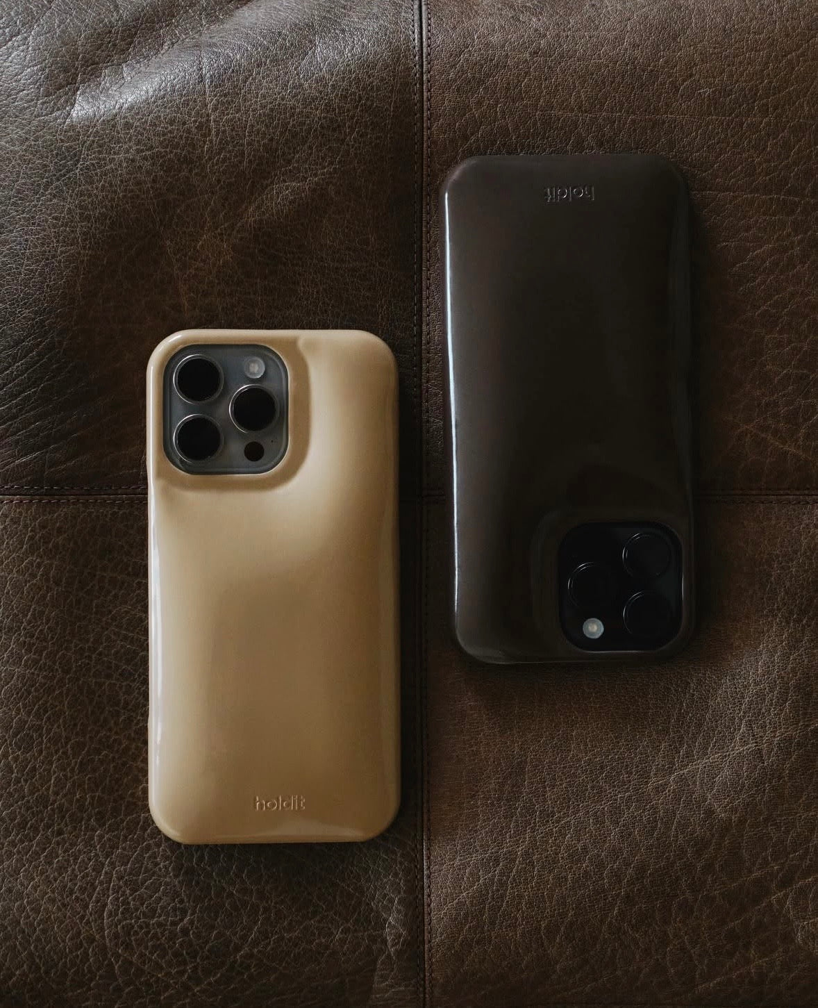 Kryt na iPhone HOLDIT Puffy Chocolate | Lavly.cz