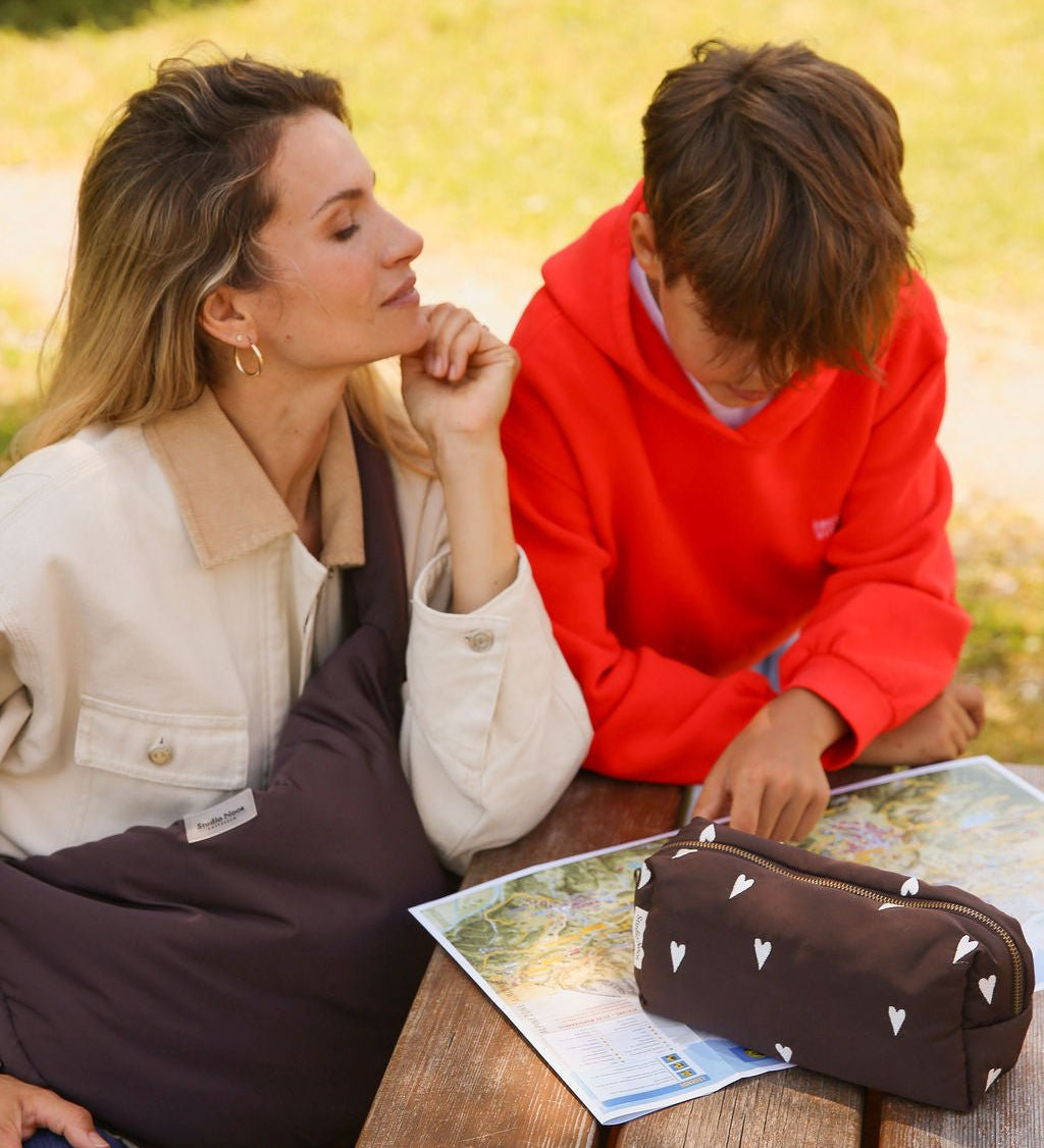 Multifunkční taška STUDIO NOOS Pouch Brown Hearts Puffy | Lavly.cz