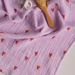 Mušelínová plena STUDIO NOOS Purple Hearts 120 x 120 cm | Lavly.cz