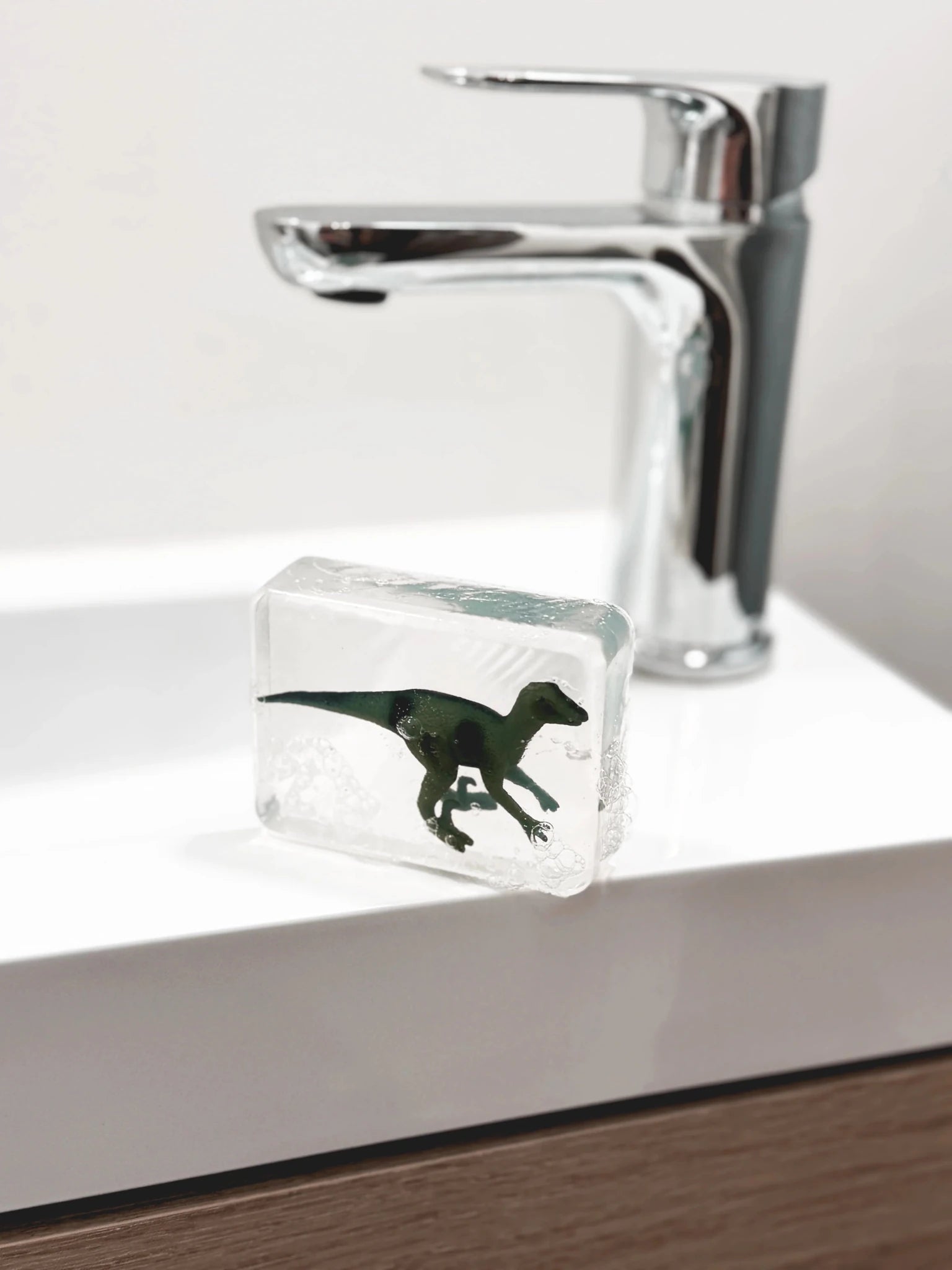 Mýdlo s hračkou uvnitř LUDI SOAP Dino Velociraptor | Lavly.cz