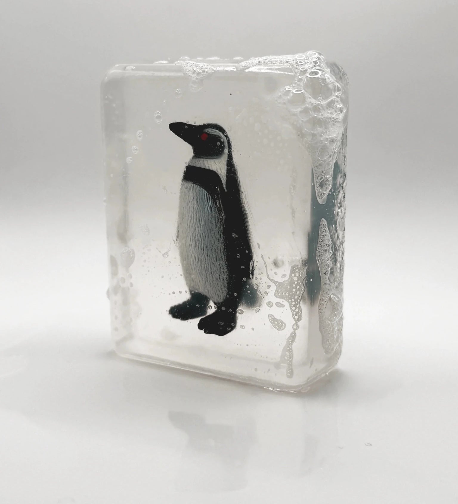 Mýdlo s hračkou uvnitř LUDI SOAP Tučňák | Lavly.cz