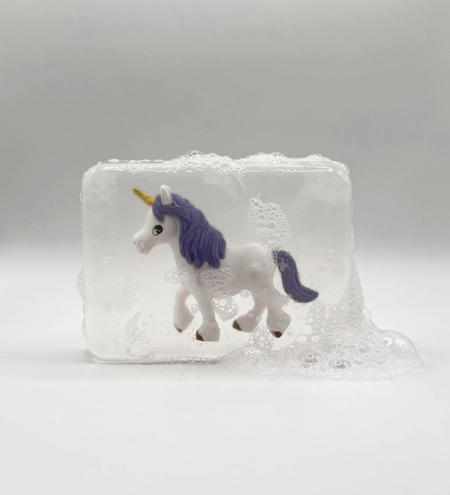 Mýdlo s hračkou uvnitř LUDI SOAP Unicorn Violet | Lavly.cz