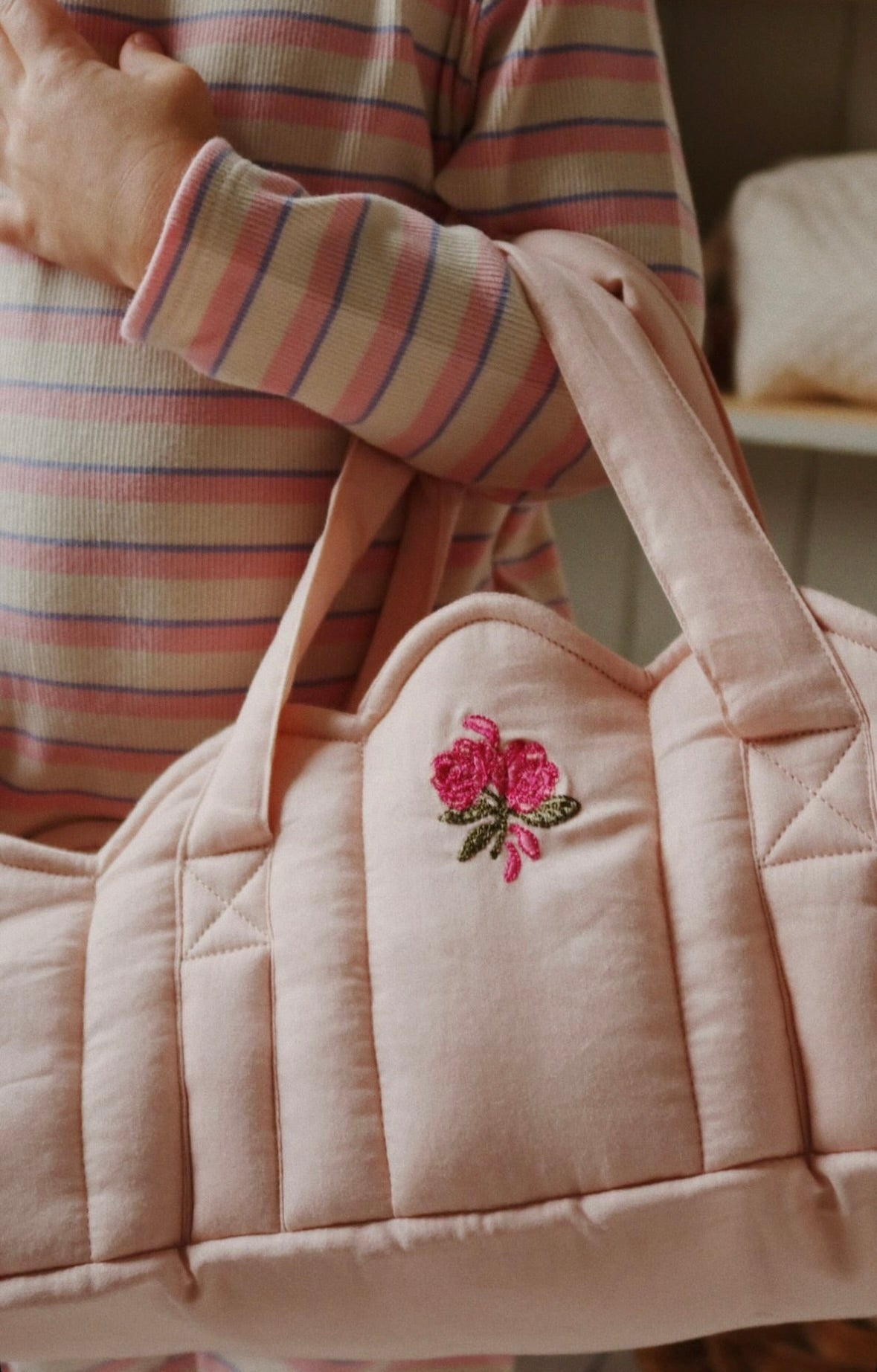 Nosítko na panenky KONGES SLOJD Cameo Rose | Lavly.cz