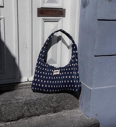 Plisovaná taška THE STICKY SIS CLUB Dots Marine + Marzipan | Lavly.cz