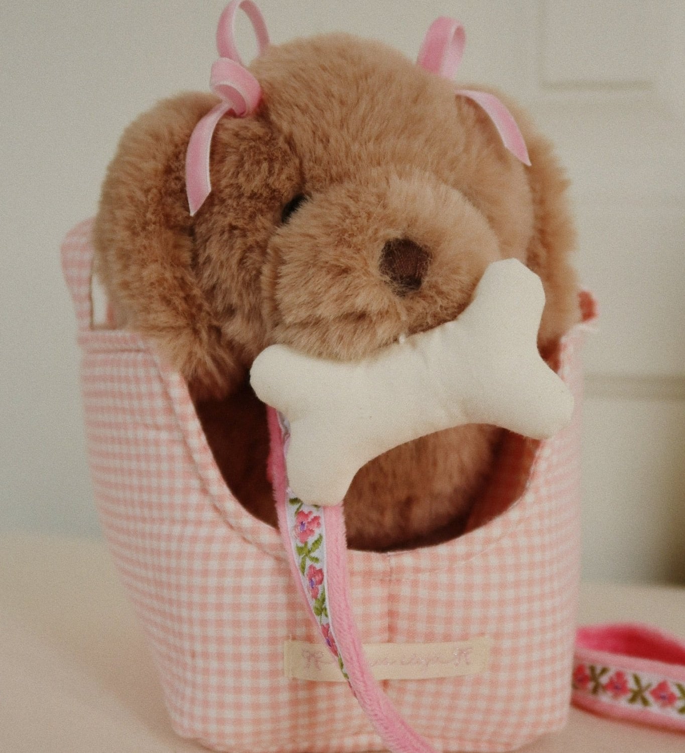 Plyšový pejsek KONGES SLOJD Maude Puppy | Stylové doplňky pro děti a ženy | Lavly.cz