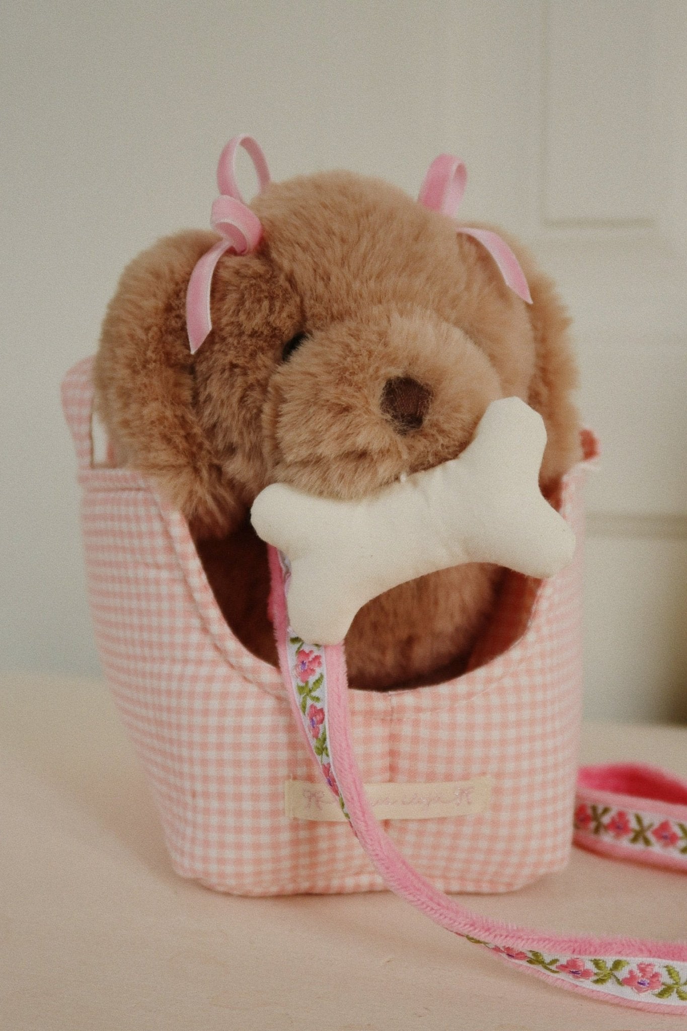 Plyšový pejsek KONGES SLOJD Maude Puppy | Stylové doplňky pro děti a ženy | Lavly.cz