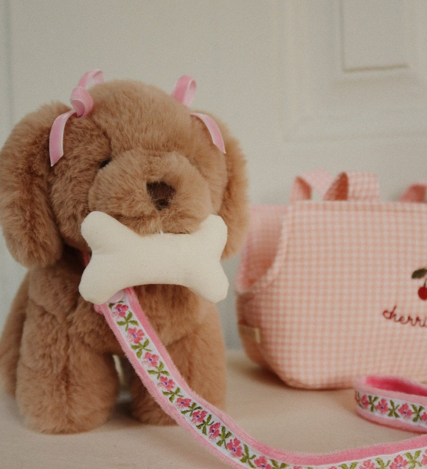 Plyšový pejsek KONGES SLOJD Maude Puppy | Stylové doplňky pro děti a ženy | Lavly.cz