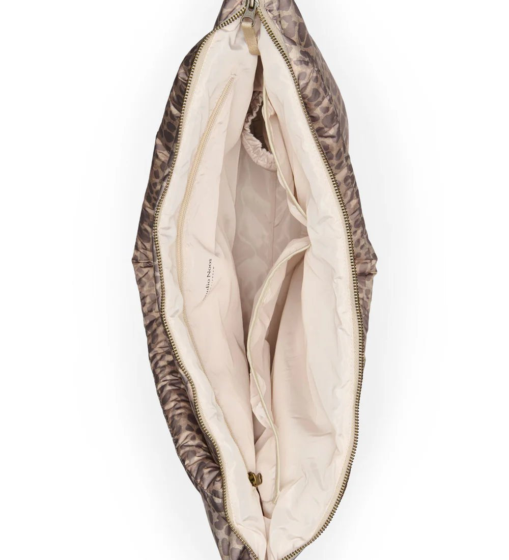 Přebalovací taška STUDIO NOOS Tonal Beige Leopard Puffy | Lavly.cz