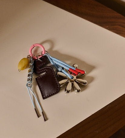 Přívěsek na tašku / klíče THE STICKY SIS CLUB Chocolate | Lavly.cz