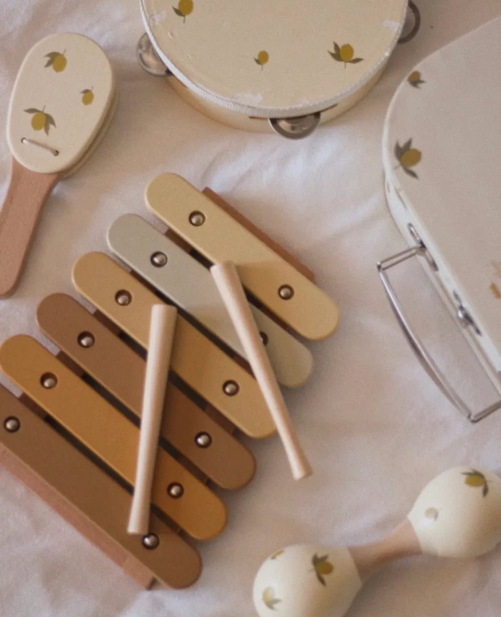 Set čtyř hudebních nástrojů KONGES SLOJD Lemon Glossy | Stylové doplňky pro děti a ženy | Lavly.cz