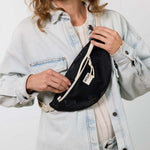 Síťovaná crossbody ledvinka WOUF Onyx | Lavly.cz