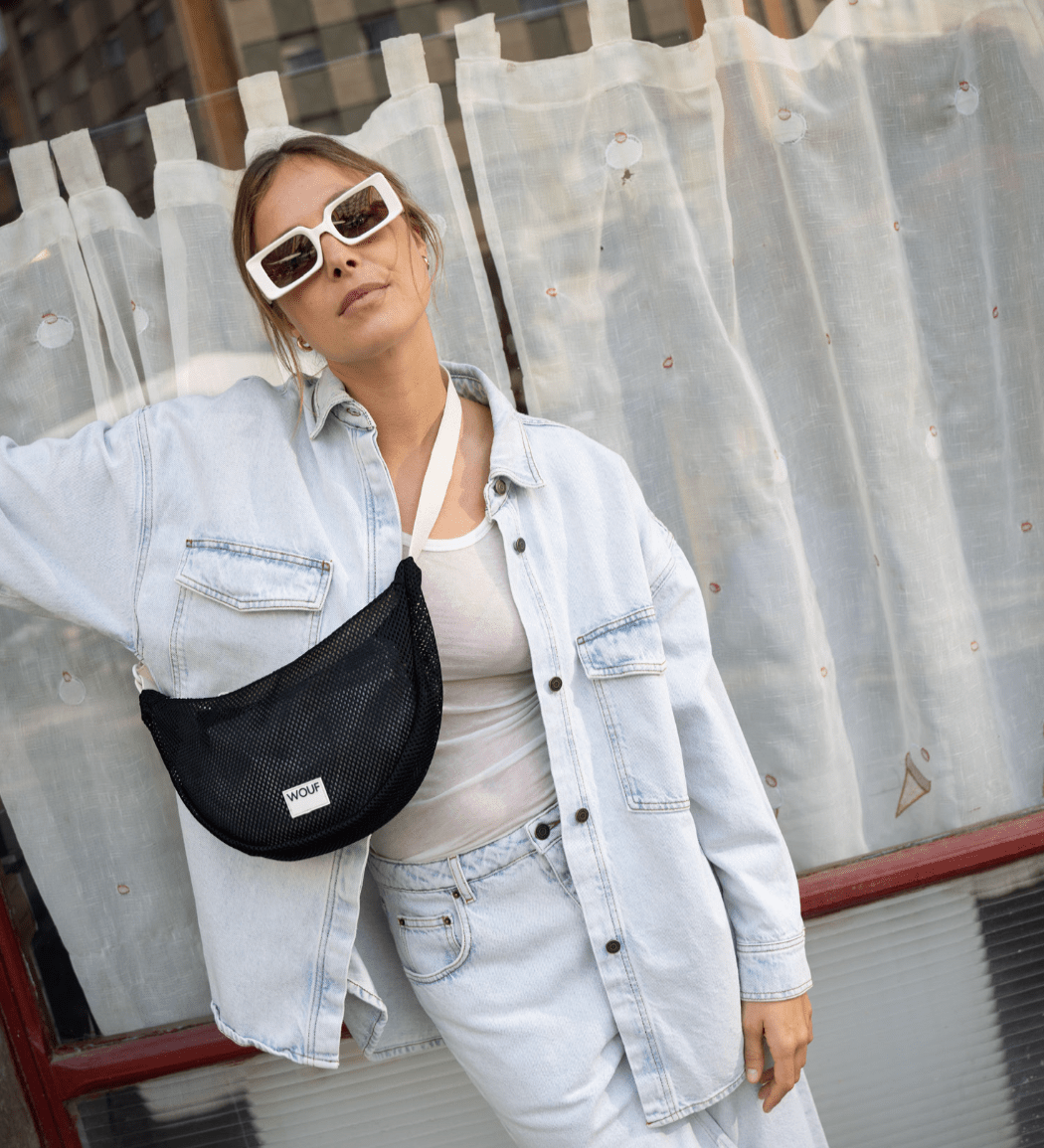 Síťovaná crossbody ledvinka WOUF Onyx | Lavly.cz