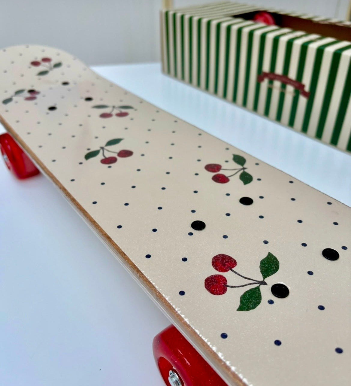 Skateboard KONGES SLOJD Cherry Navy Dot | Lavly.cz