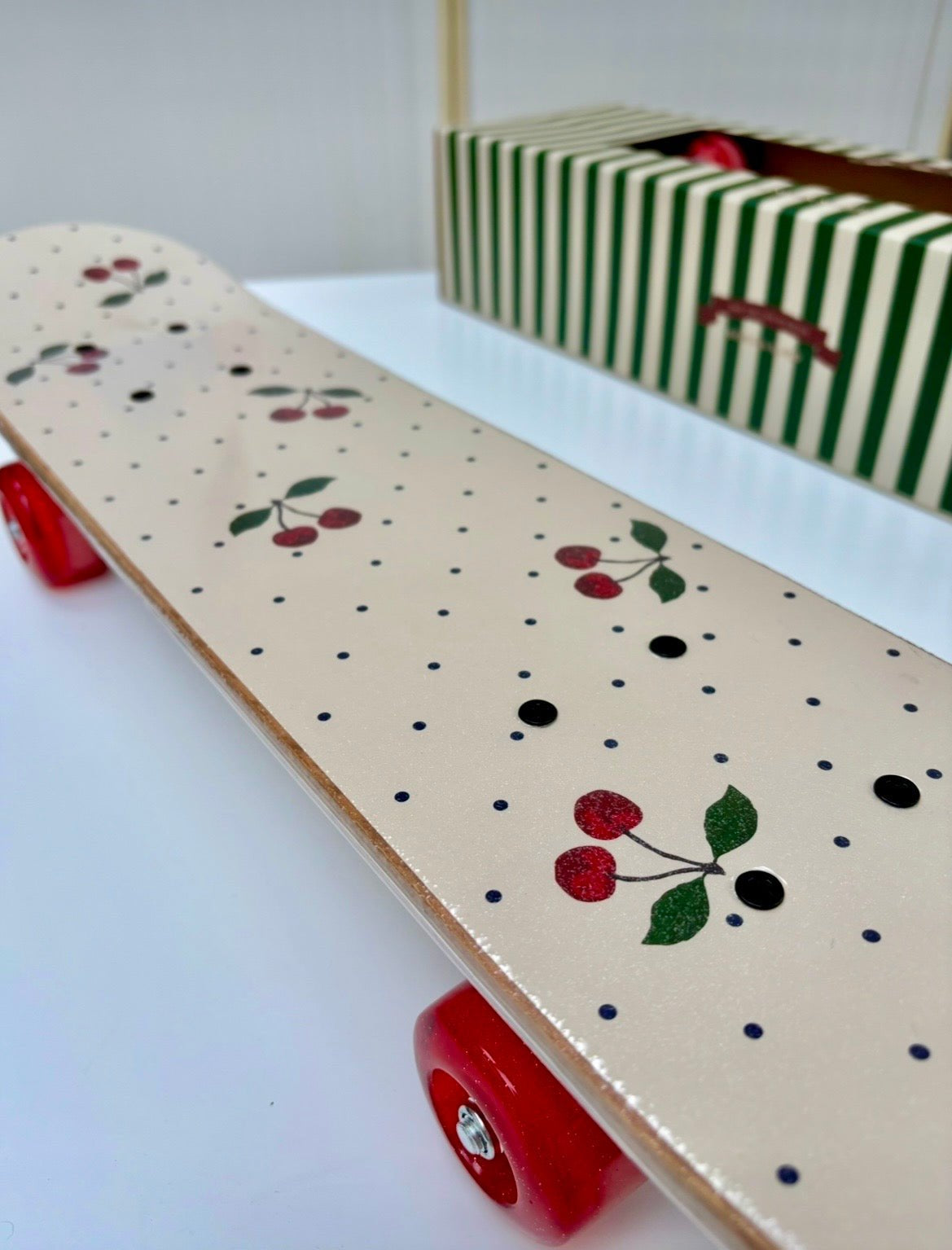 Skateboard KONGES SLOJD Cherry Navy Dot | Lavly.cz
