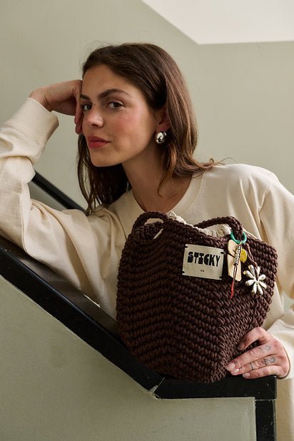 Taška THE STICKY SIS CLUB Crochet Bag Chocolate | Lavly.cz