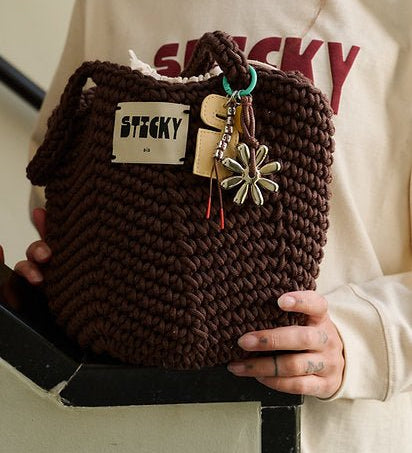 Taška THE STICKY SIS CLUB Crochet Bag Chocolate | Lavly.cz