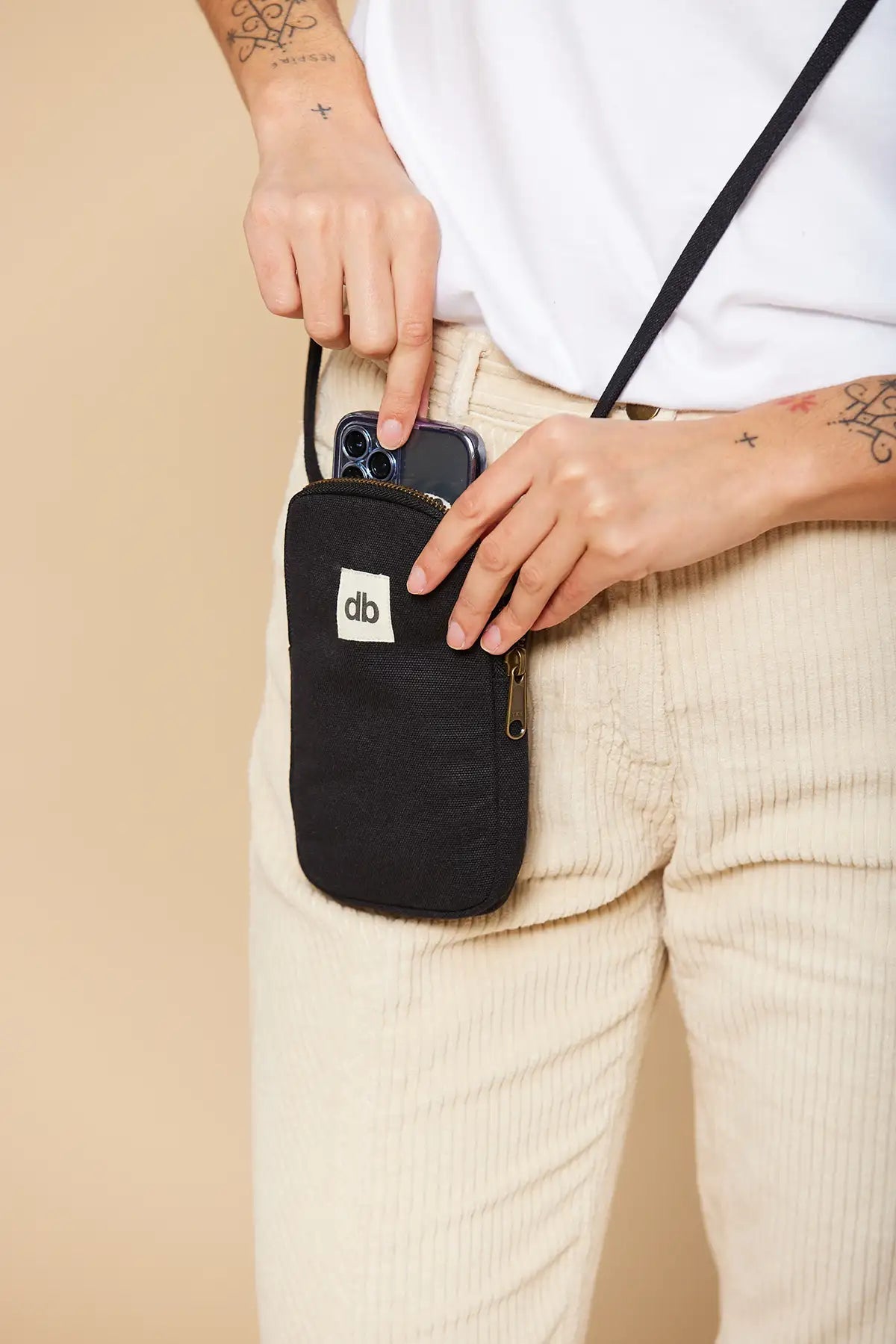 Taštička na mobil HINDBAG Bill Black | Stylové doplňky pro děti a ženy | Lavly.cz