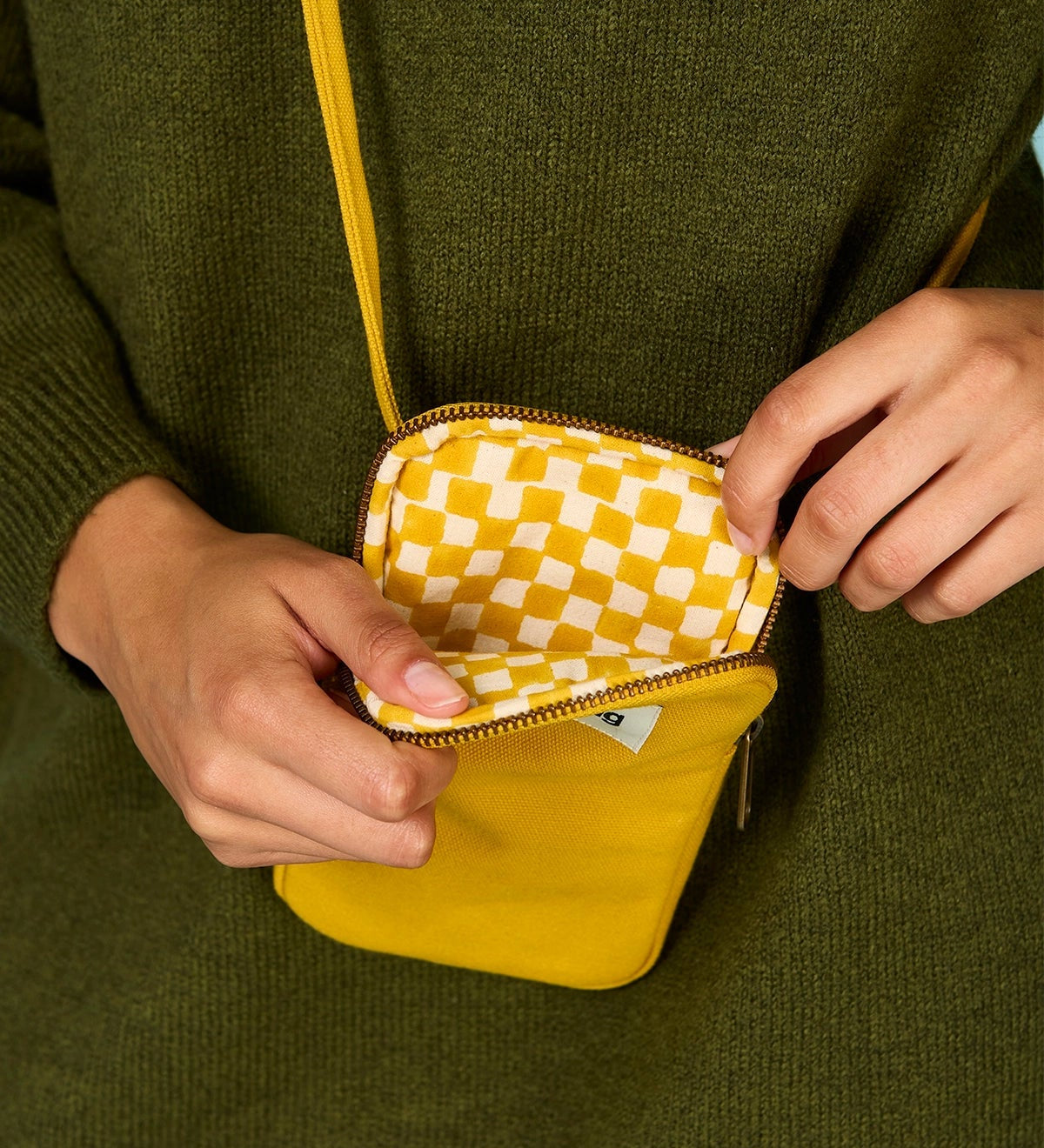 Taštička na mobil HINDBAG Bill Saffron | Stylové doplňky pro děti a ženy | Lavly.cz