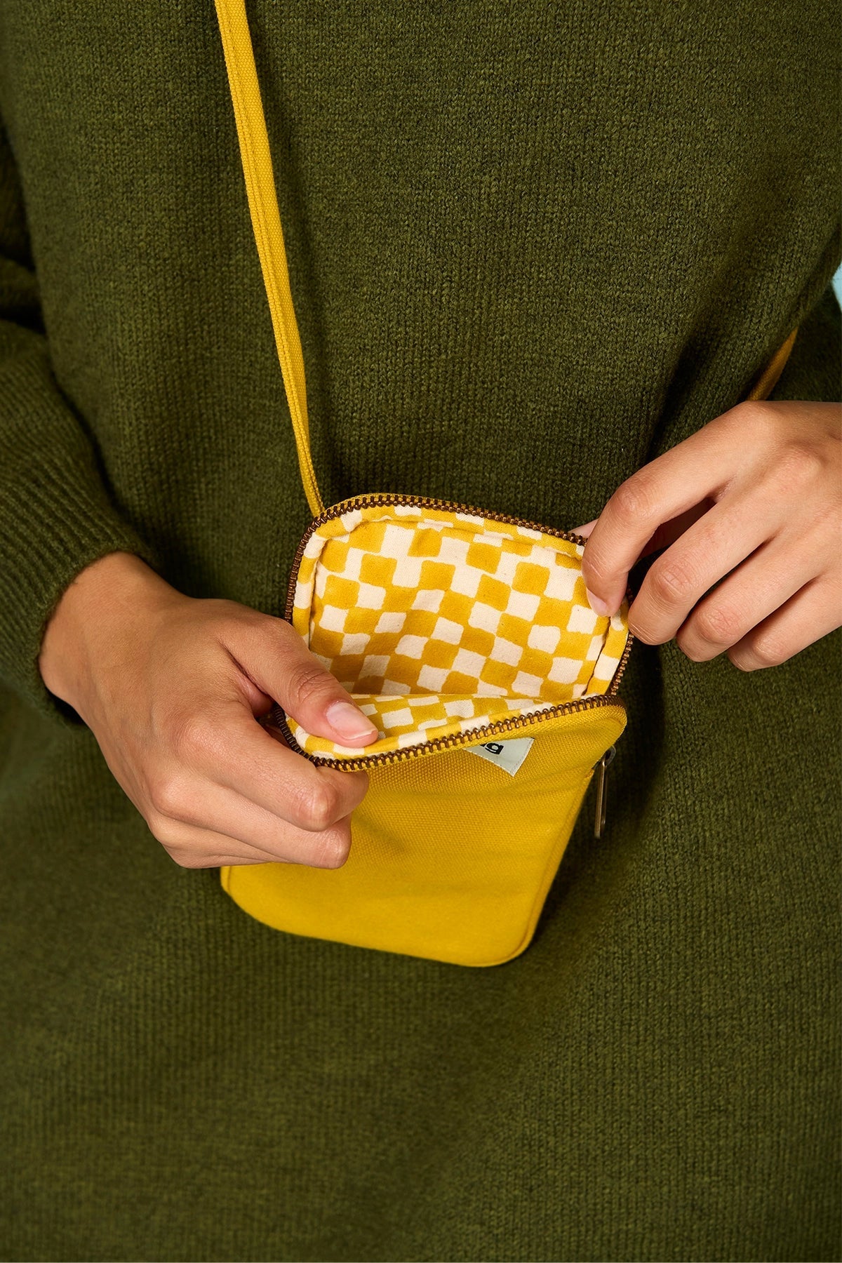 Taštička na mobil HINDBAG Bill Saffron | Stylové doplňky pro děti a ženy | Lavly.cz