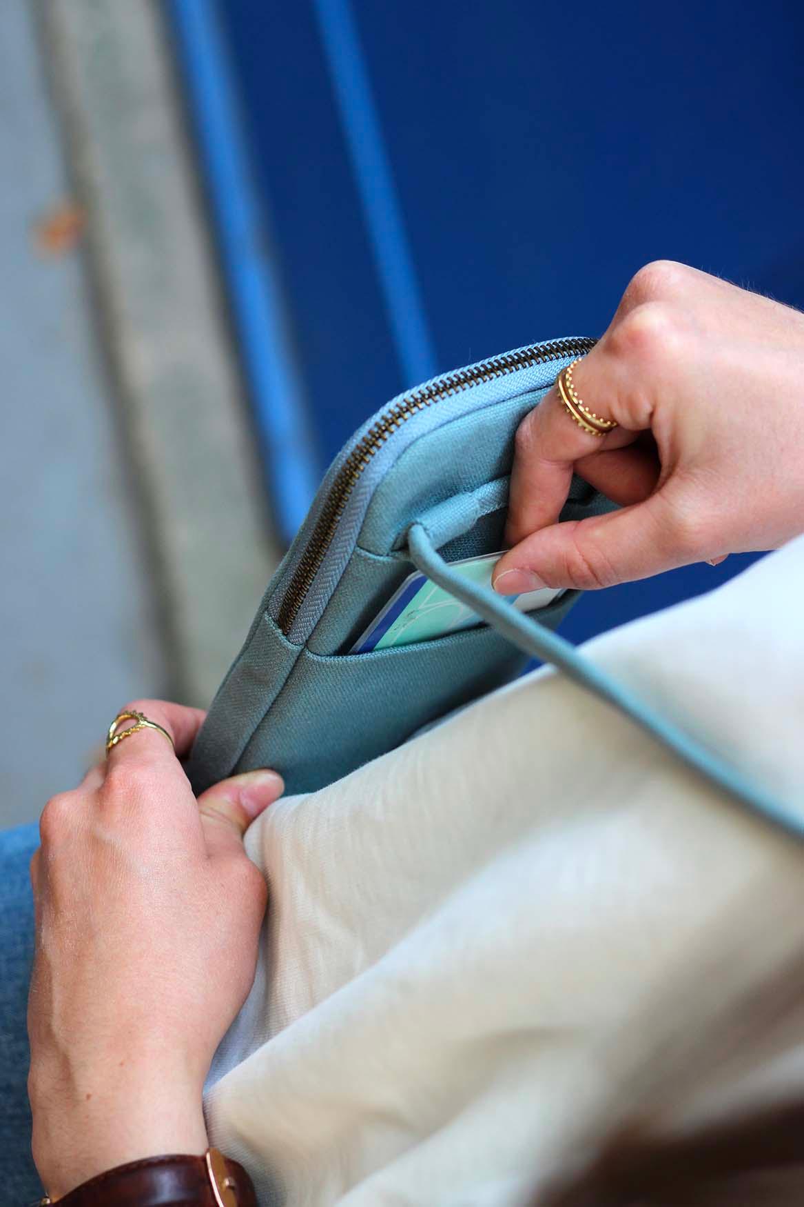 Taštička na mobil HINDBAG Bill Sage | Stylové doplňky pro děti a ženy | Lavly.cz