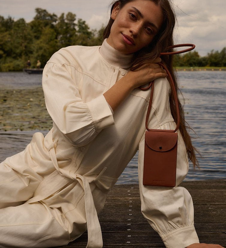 Taštička na mobil MONK&ANNA Carnelian | Stylové doplňky pro děti a ženy | Lavly.cz