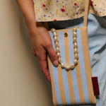 Taštička na mobil THE STICKY SIS CLUB Knitted Stripes Marzipan + Sky | Lavly.cz