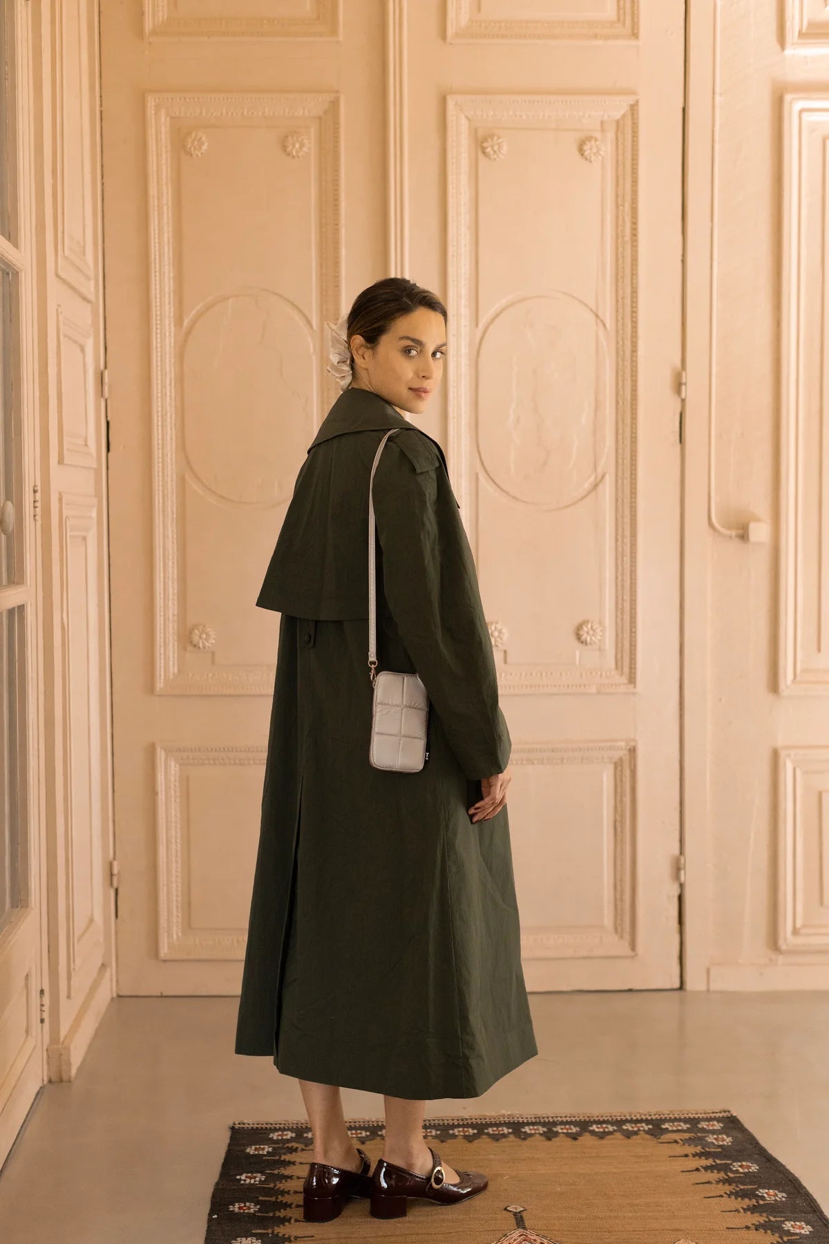 Taštička na mobil TINNE+MIA Luce Greige Gold | Lavly.cz