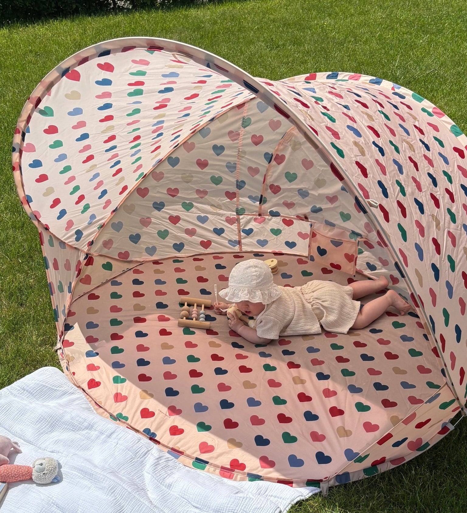 Velký plážový stan UV50+ KONGES SLOJD Bon Coeur Coloré | Stylové doplňky pro děti a ženy | Lavly.cz