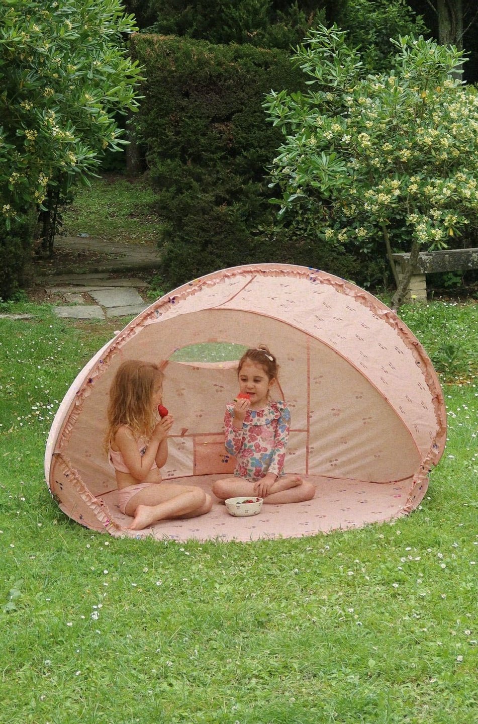 Velký plážový stan UV50+ KONGES SLOJD Ma Grande Fairy Cherry | Lavly.cz