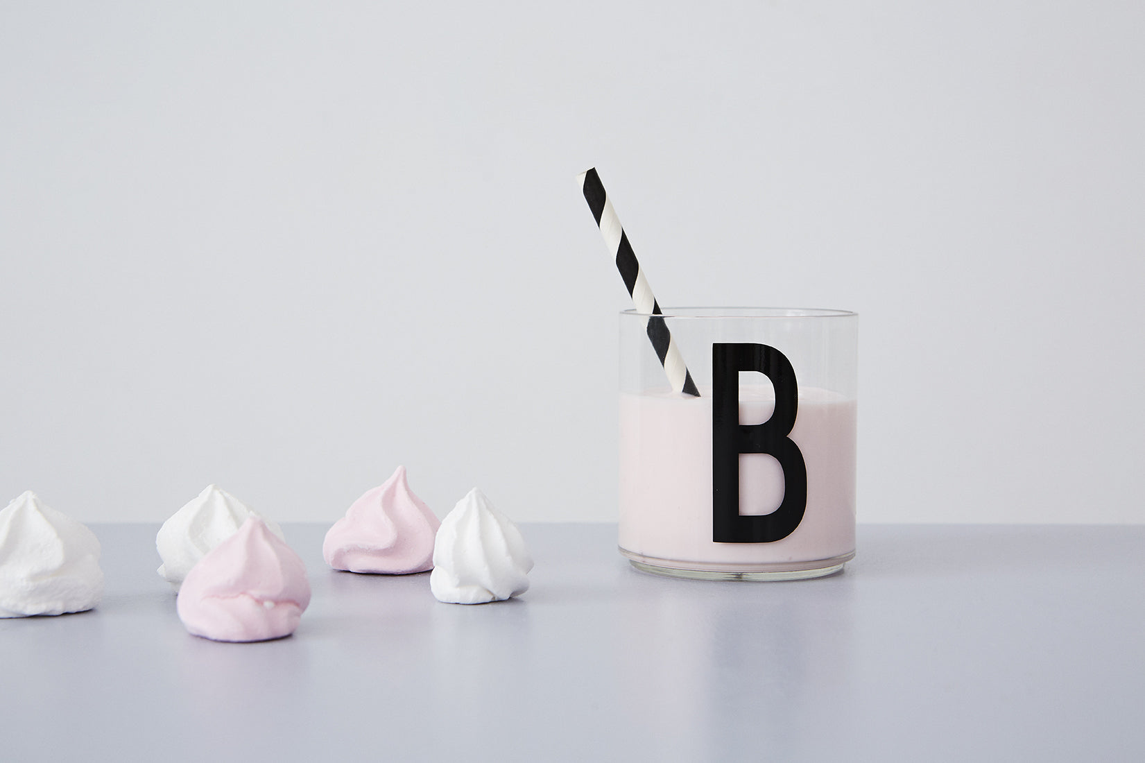 Nerozbitná dětská personalizovaná "sklenička" DESIGN LETTERS - Lavly