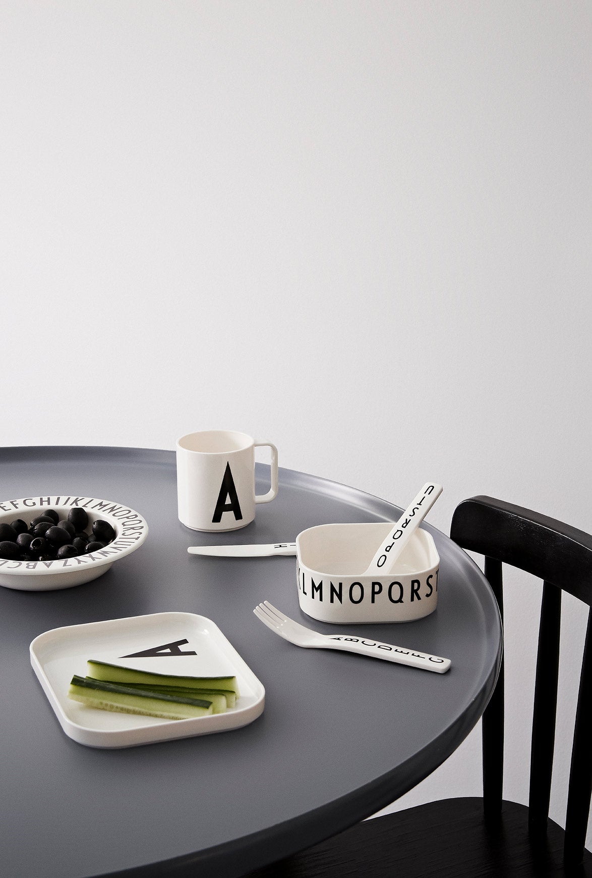 Dárkový kufřík s personalizovaným nádobím pro děti DESIGN LETTERS - Lavly