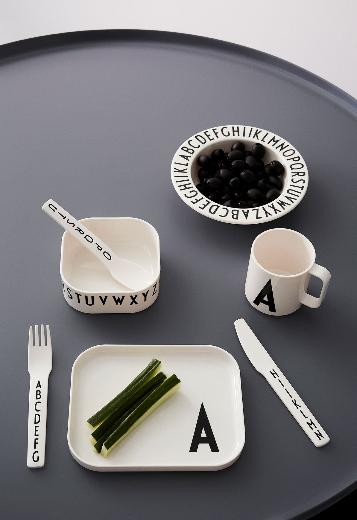 Dárkový kufřík s personalizovaným nádobím pro děti DESIGN LETTERS - Lavly