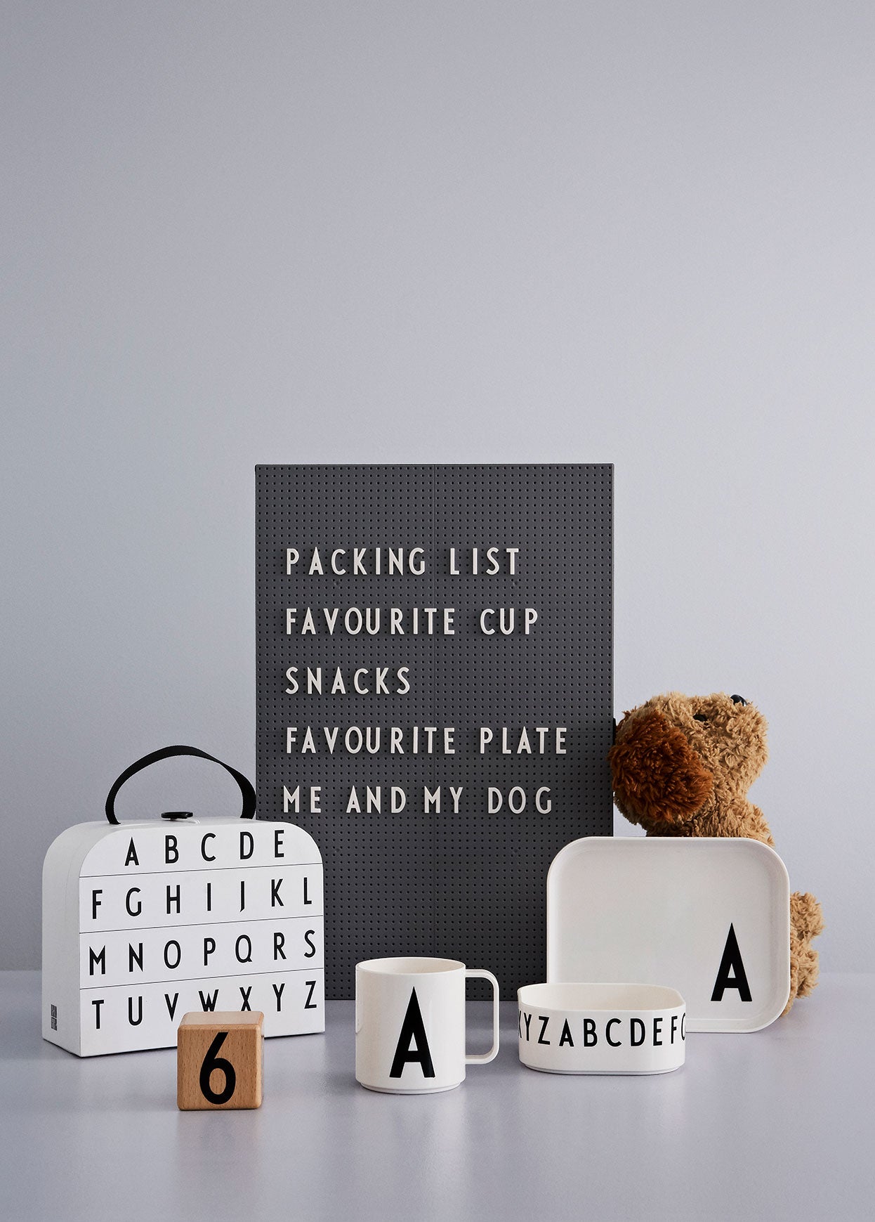 Dárkový kufřík s personalizovaným nádobím pro děti DESIGN LETTERS - Lavly