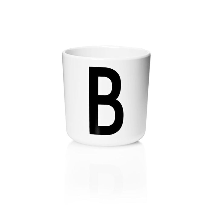 Dětský personalizovaný kelímek s písmenem DESIGN LETTERS