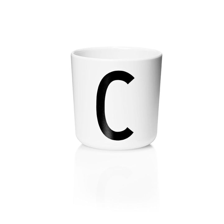 Dětský personalizovaný kelímek s písmenem DESIGN LETTERS