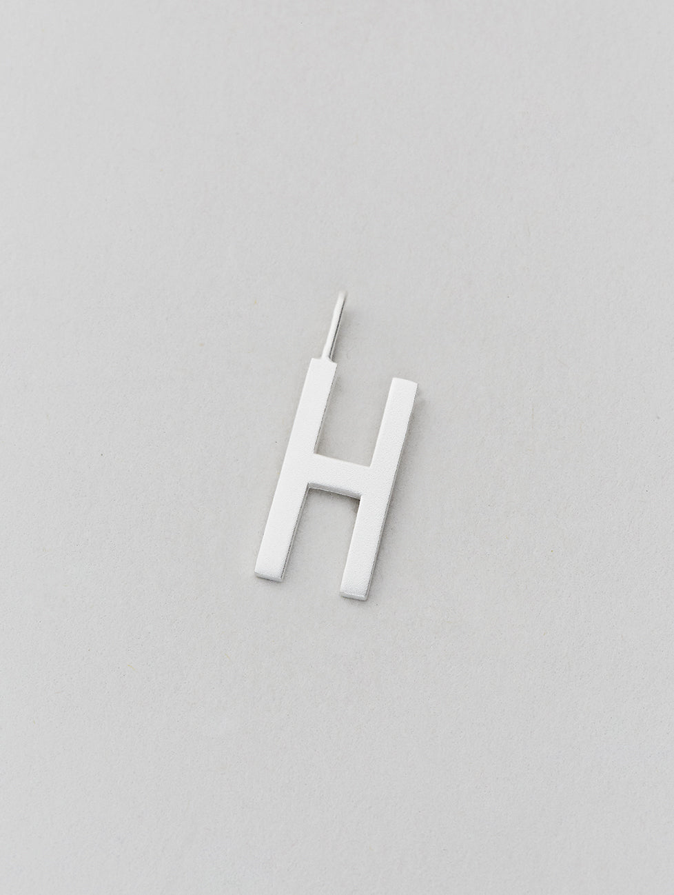 Stříbrný přívěsek Písmeno A-Z - 16 mm DESIGN LETTERS - Lavly