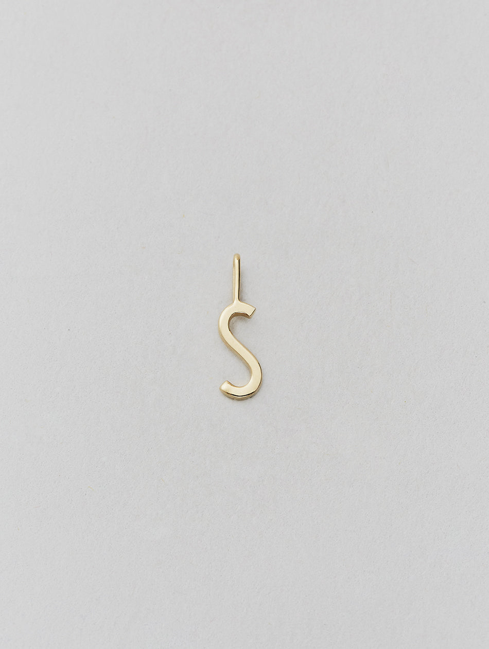 Zlatý přívěsek Písmeno A-Z - 10 mm DESIGN LETTERS - Lavly