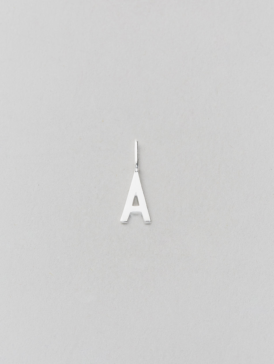 Stříbrný přívěsek Písmeno A-Z - 10 mm DESIGN LETTERS - Lavly